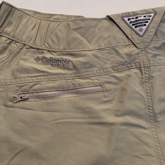 Columbia Ladies Kahki Color PFG Shorts Size L - Picture 5 of 8